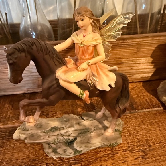 Faerie Glen Exploring Fairy Figurine